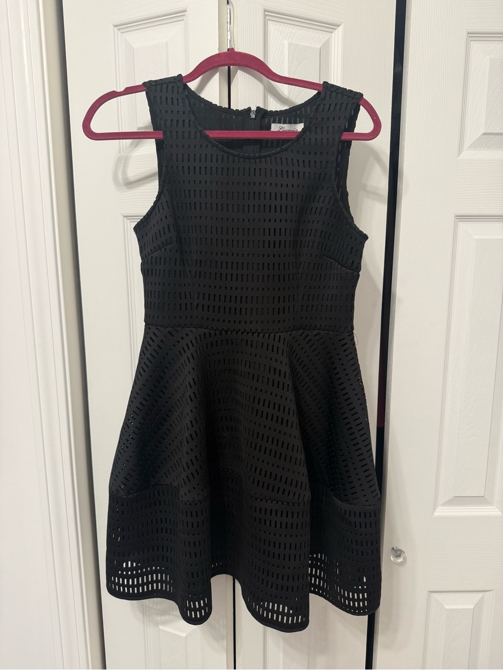 Lumière Black Laser Cut Fit & Flare Dress – Women’s Size M